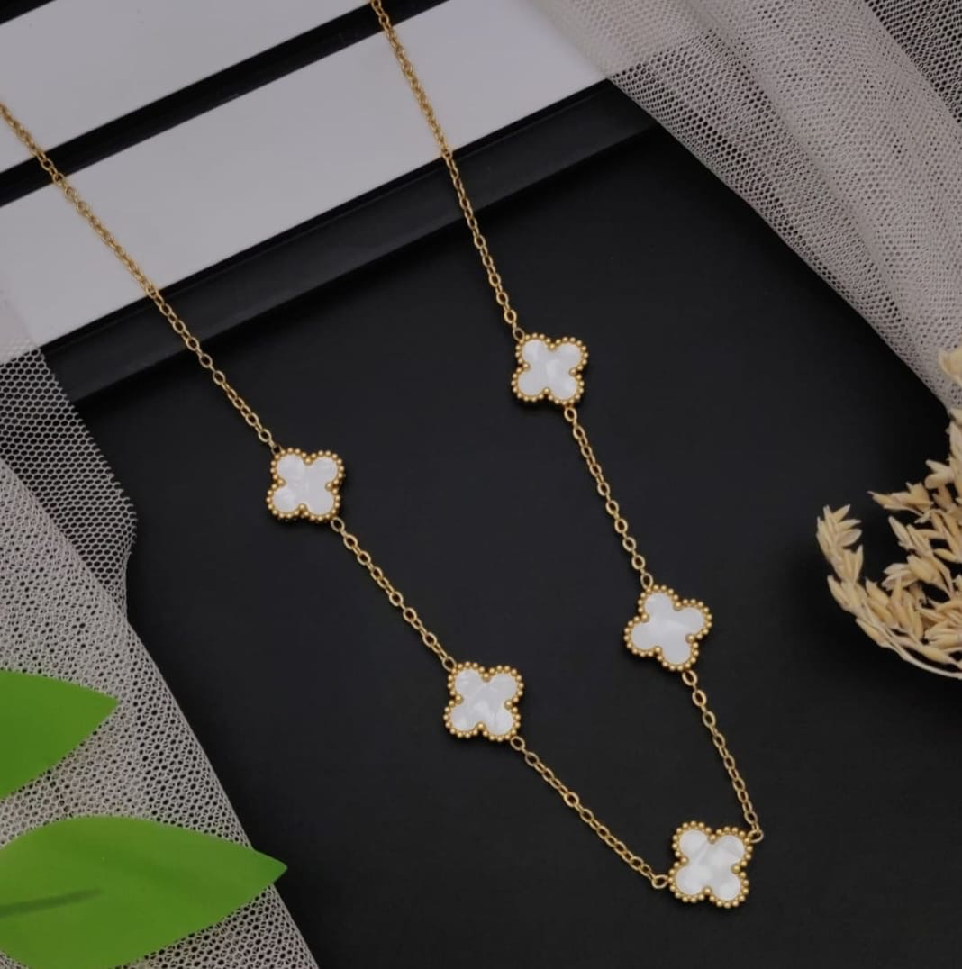 Beautiful Clover Chain